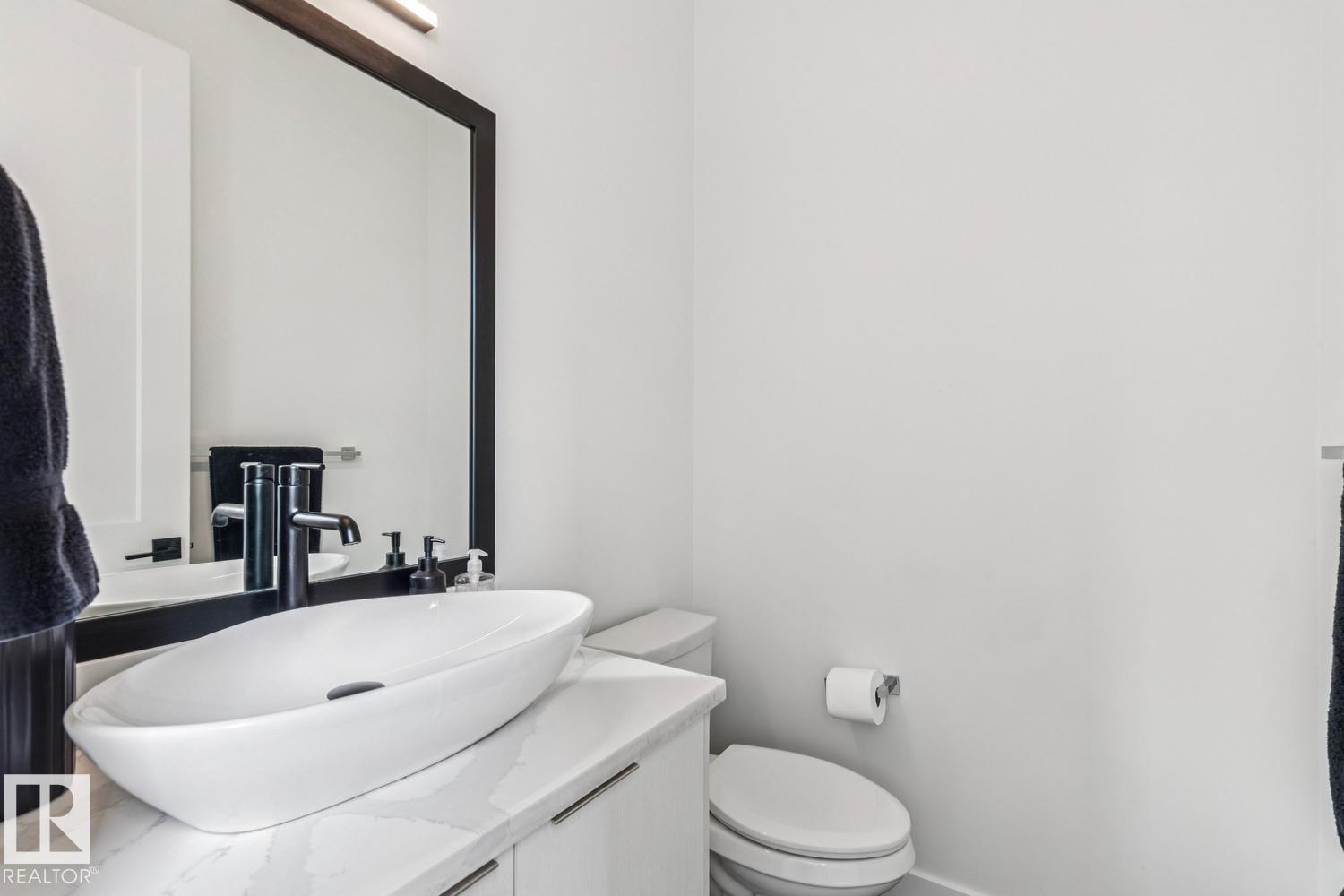 9323 75 AV NW - 18