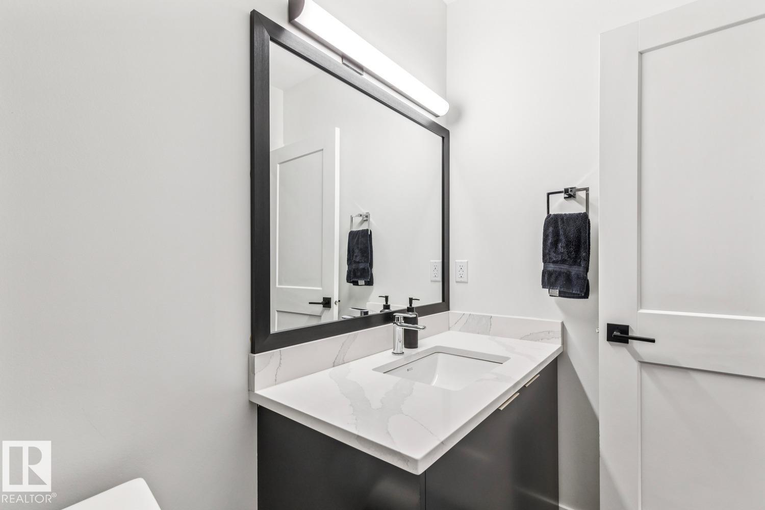 9323 75 AV NW - 39