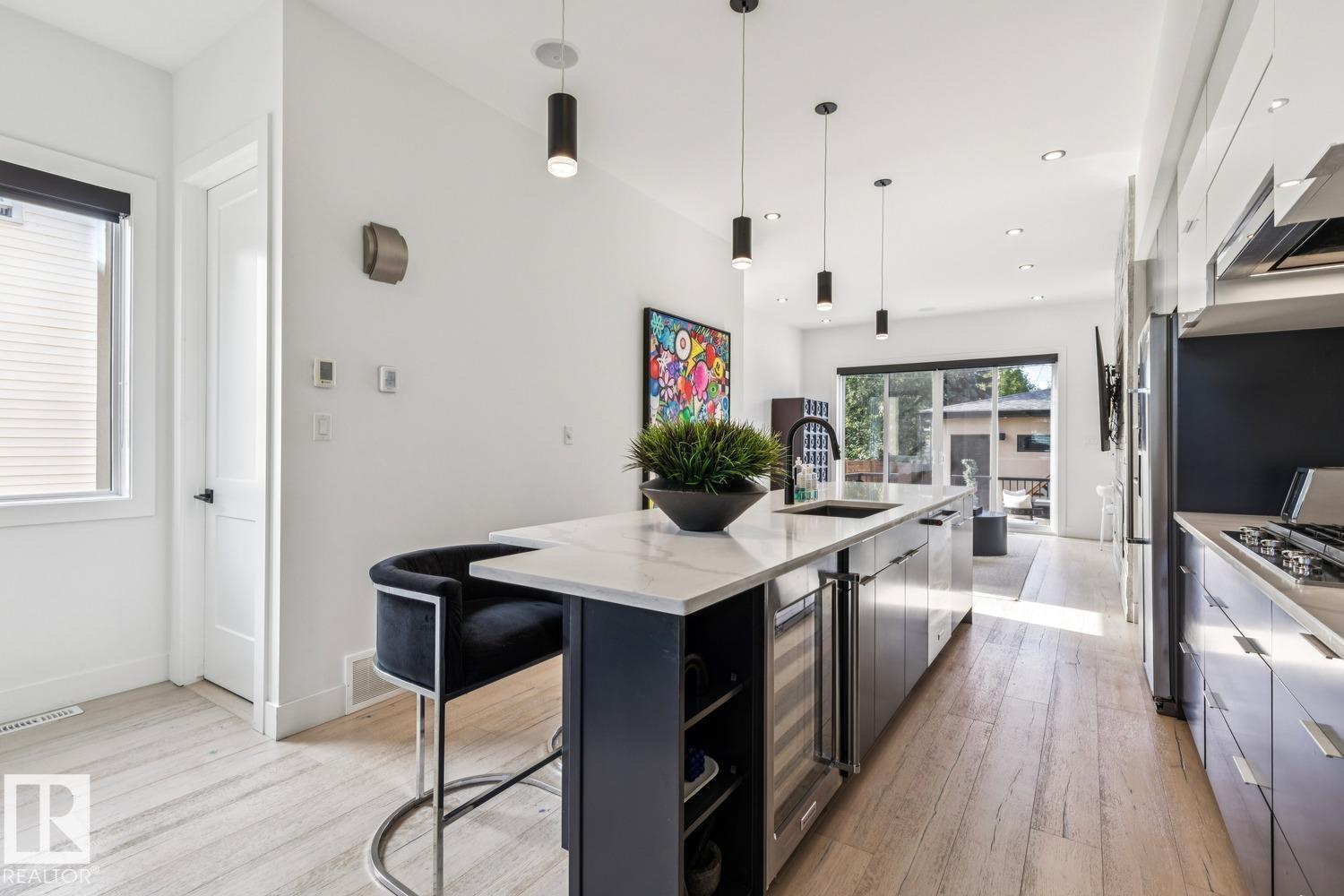 9323 75 AV NW - 9