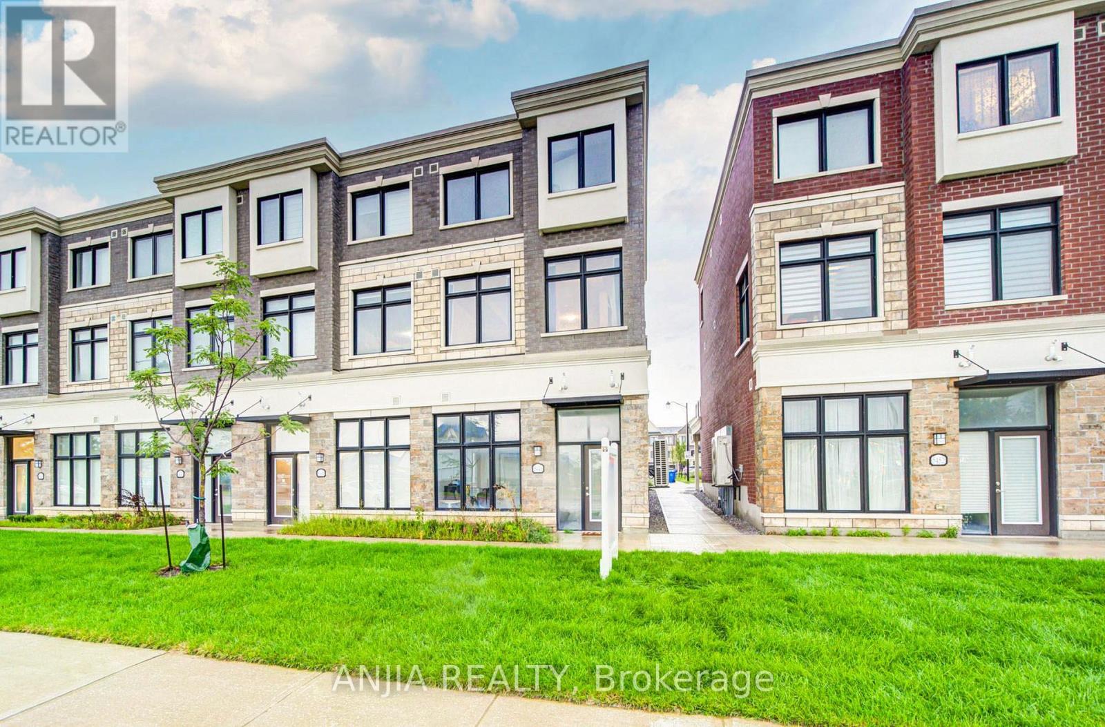 5448 Main Street, Whitchurch-Stouffville (Stouffville), Ontario, L4A4W8, Whitchurch-Stouffville (Stouffville), Ontario — photo 2 of 5
