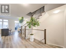 5448 Main Street, Whitchurch Stouffville, ON L4A4W8 Photo 10