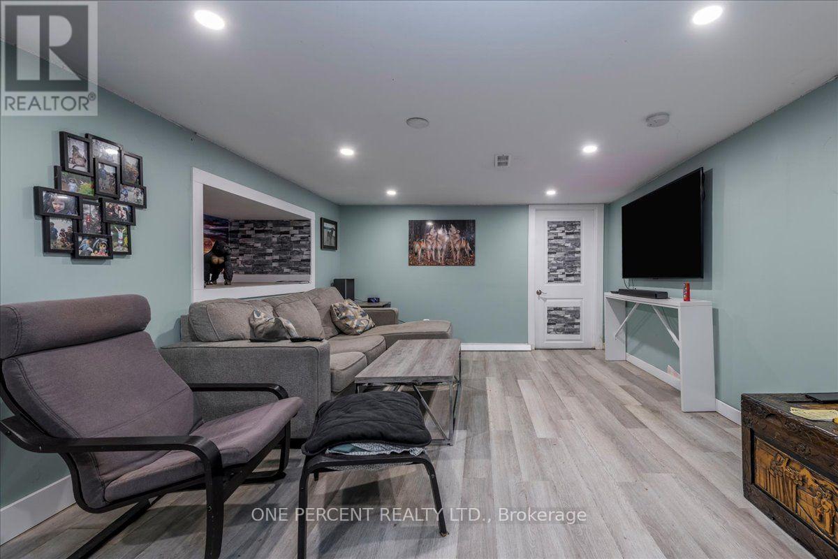 224 FOSTER DRIVE - 3