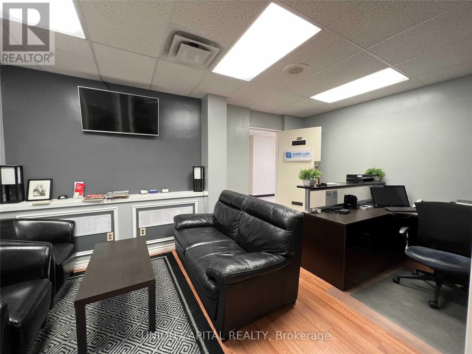 #205 10211 Yonge Street, Richmond Hill (Crosby), Ontario, L4C3B3, Richmond Hill (Crosby), Ontario — photo 4 of 5