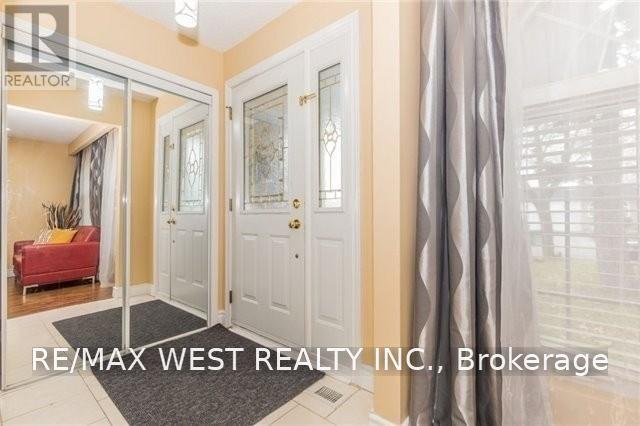 #Upper 82 Marchbank Crescent, Brampton (Central Park), Ontario, L6S3B1, Brampton (Central Park), Ontario — photo 2 of 5