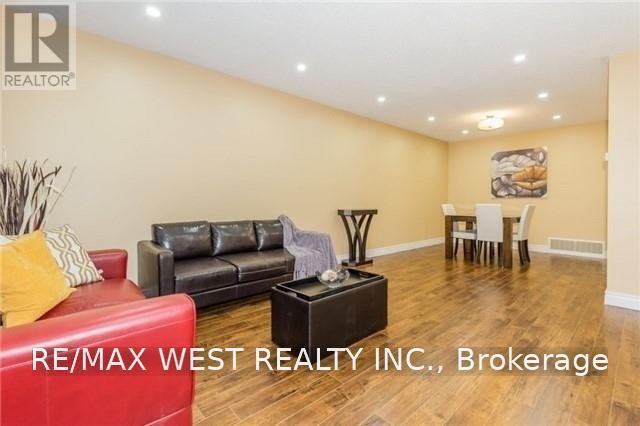 #Upper 82 Marchbank Crescent, Brampton (Central Park), Ontario, L6S3B1, Brampton (Central Park), Ontario — photo 3 of 5