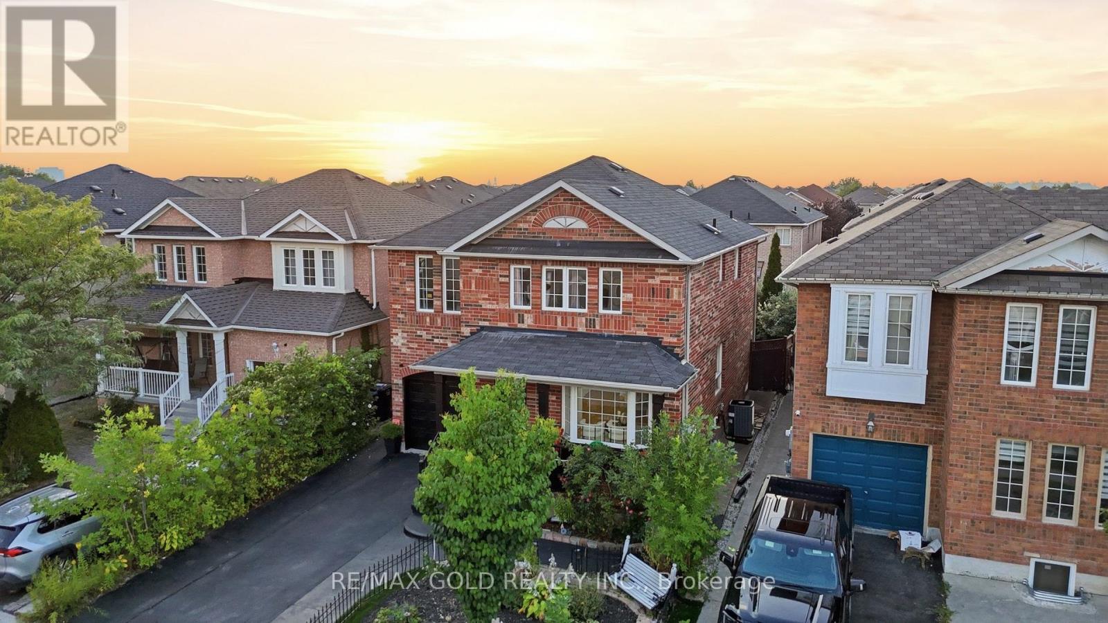 30 Schooner Drive, Brampton (Fletcher's Meadow), Ontario, L7A3H3, Brampton (Fletcher's Meadow), Ontario — photo 2 of 5
