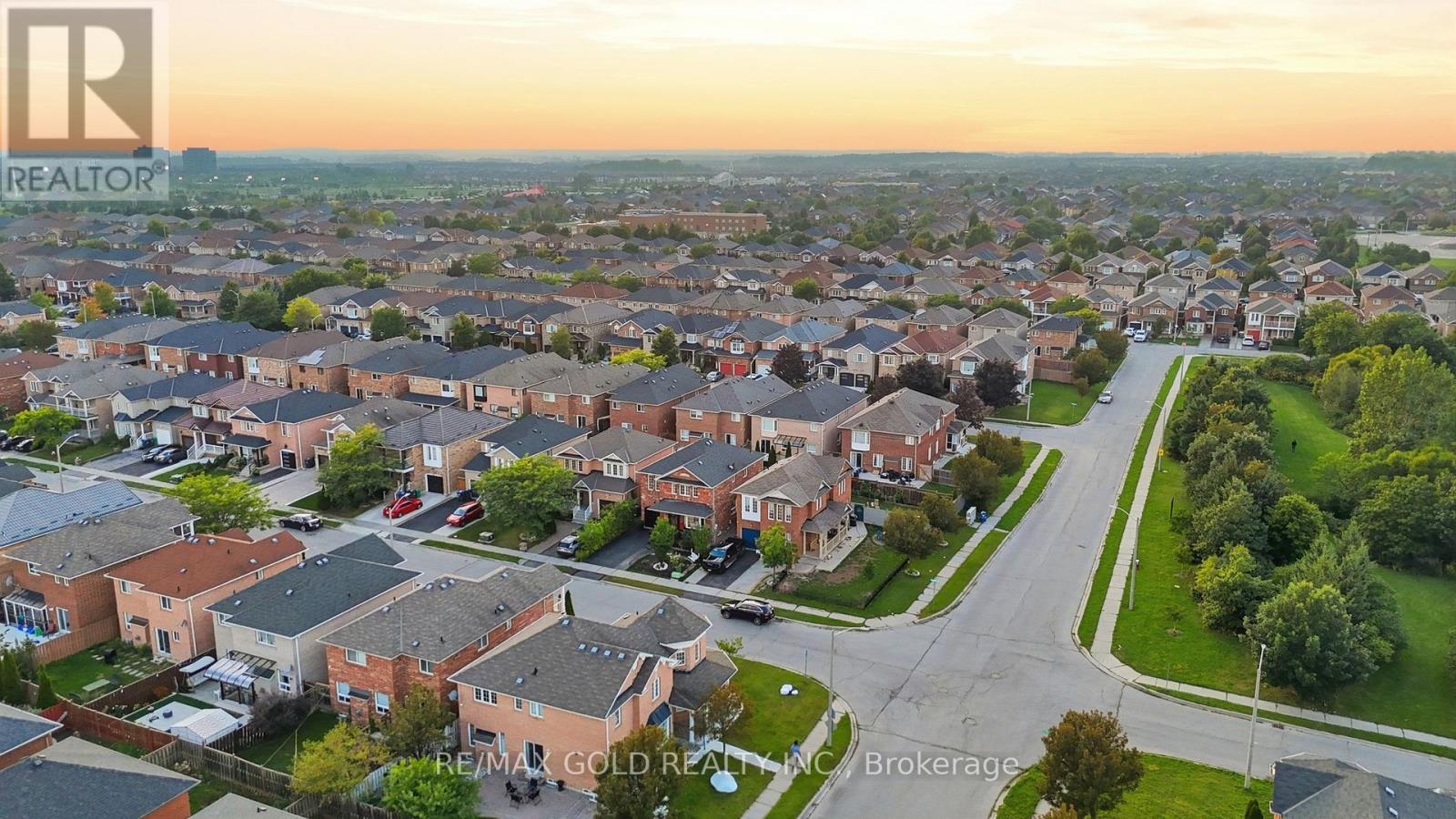 30 Schooner Drive, Brampton (Fletcher's Meadow), Ontario, L7A3H3, Brampton (Fletcher's Meadow), Ontario — photo 3 of 5