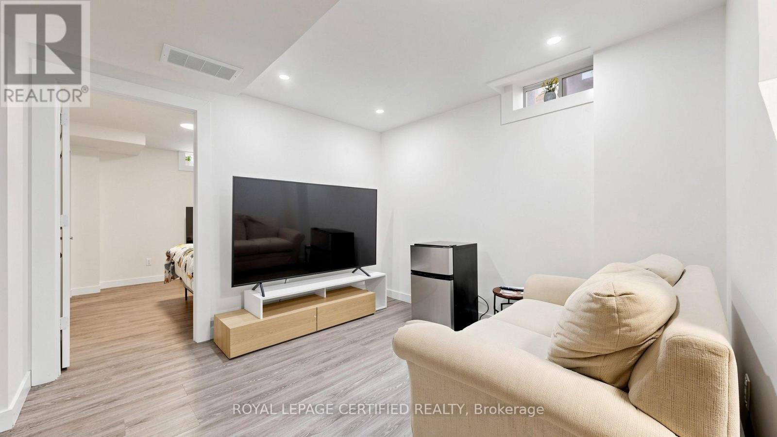 5576 MEADOWCREST AVENUE - Image 7