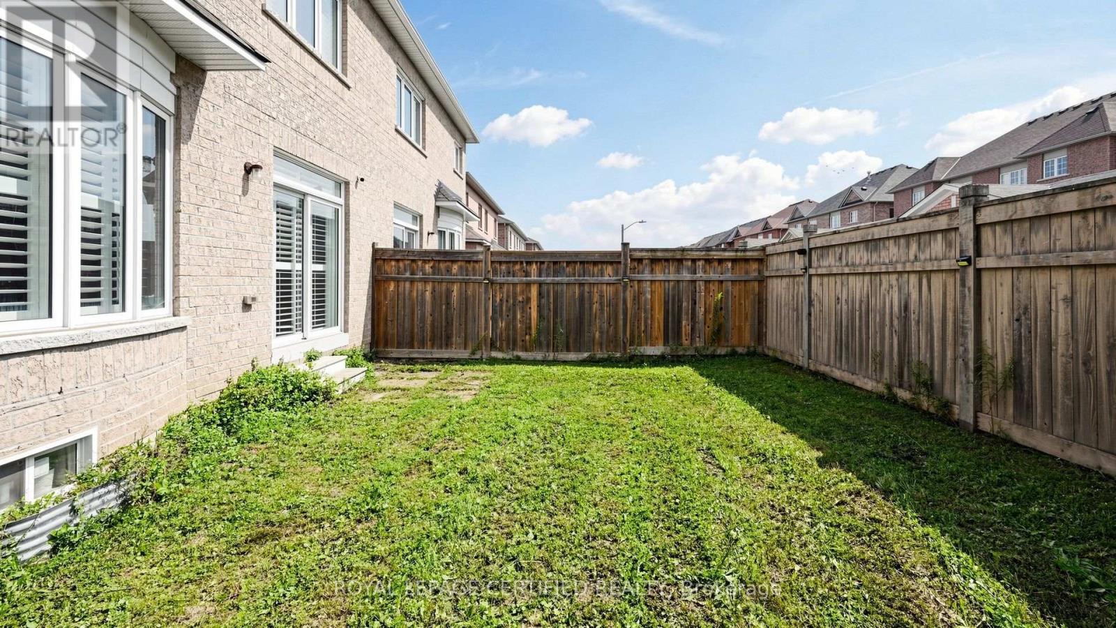 5576 MEADOWCREST AVENUE - 8