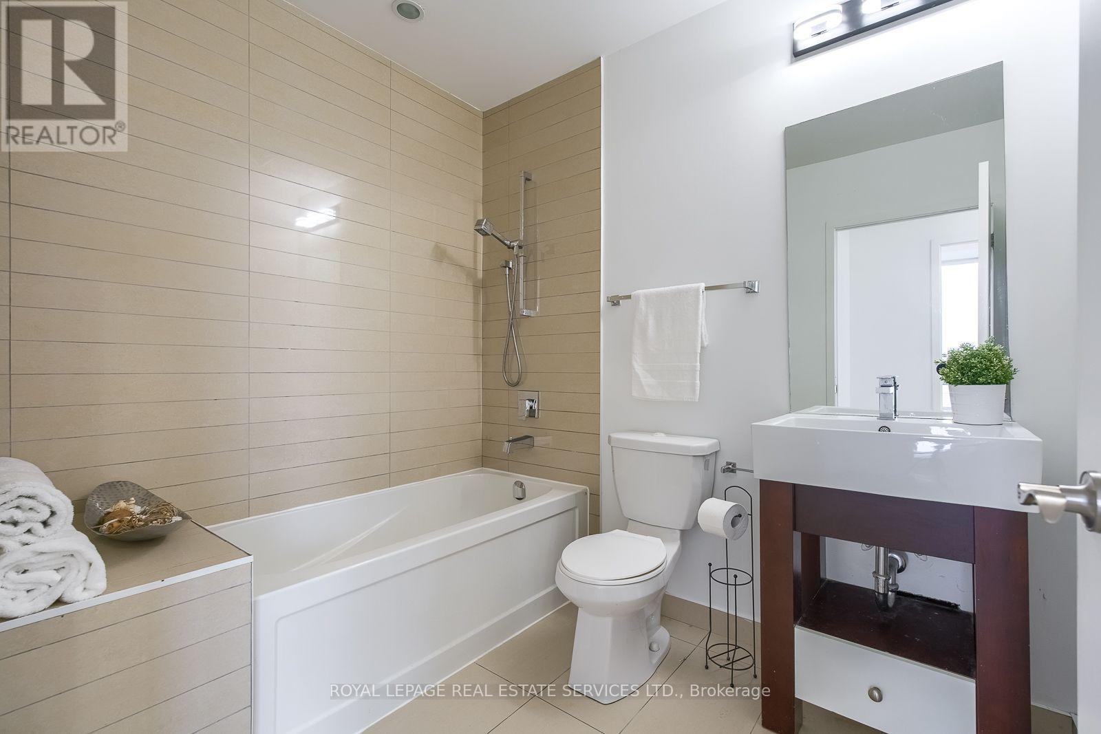 #1605 840 QUEENS PLATE DRIVE - 14