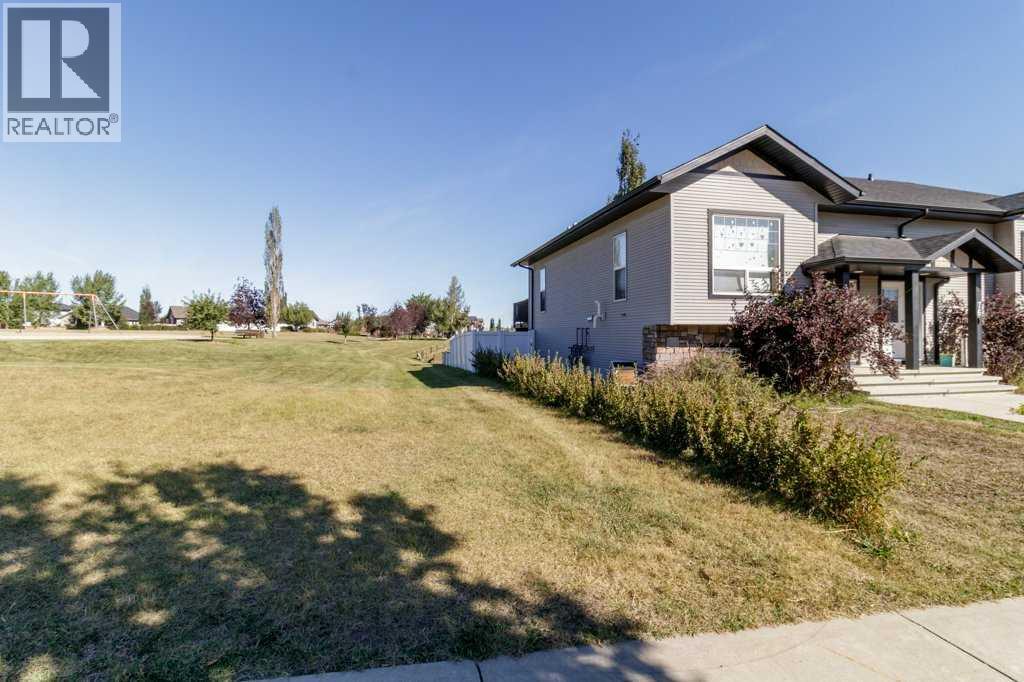 Listing photo – 74 Hawkridge Boulevard, Penhold