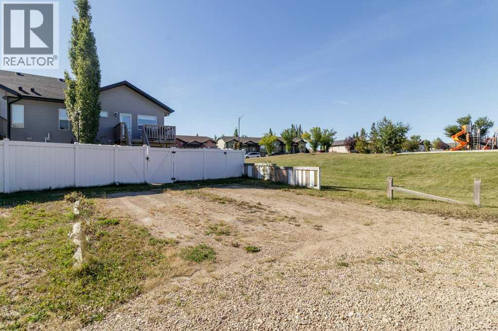 Listing photo – 74 Hawkridge Boulevard, Penhold