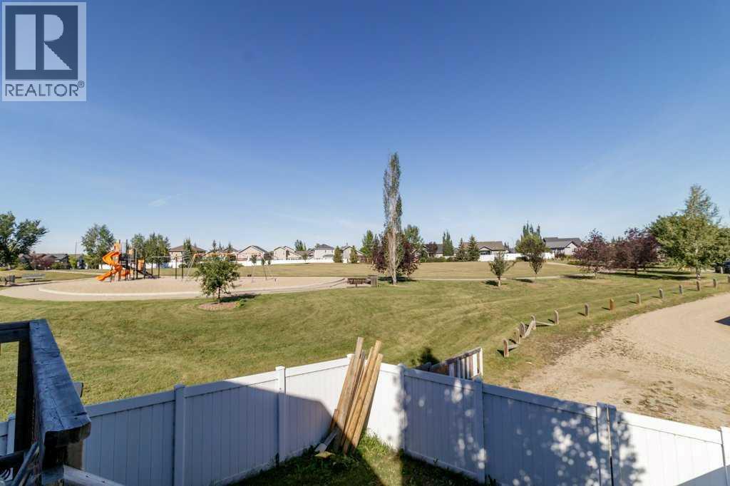 Listing photo – 74 Hawkridge Boulevard, Penhold