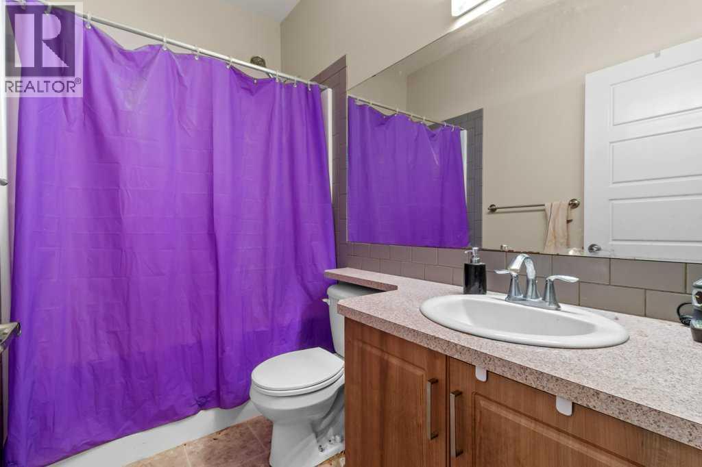 Listing photo – 74 Hawkridge Boulevard, Penhold