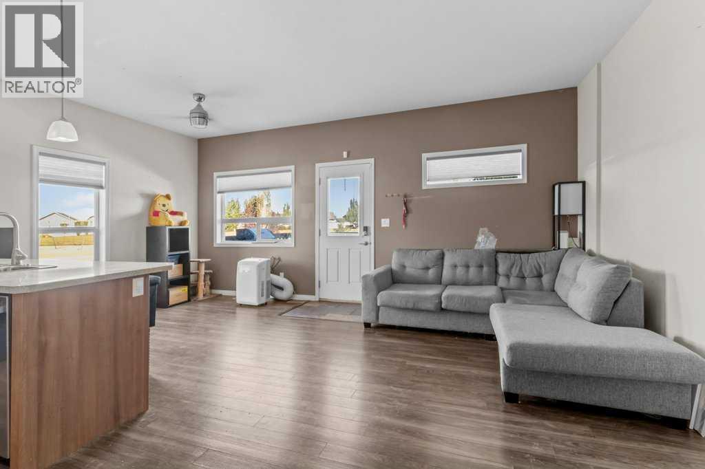 Listing photo – 74 Hawkridge Boulevard, Penhold