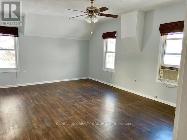 #Apt B 20 Wedsworth Street, St. Catharines (Oakdale), Ontario, L2T1H8, St. Catharines (Oakdale), Ontario — photo 2 of 5