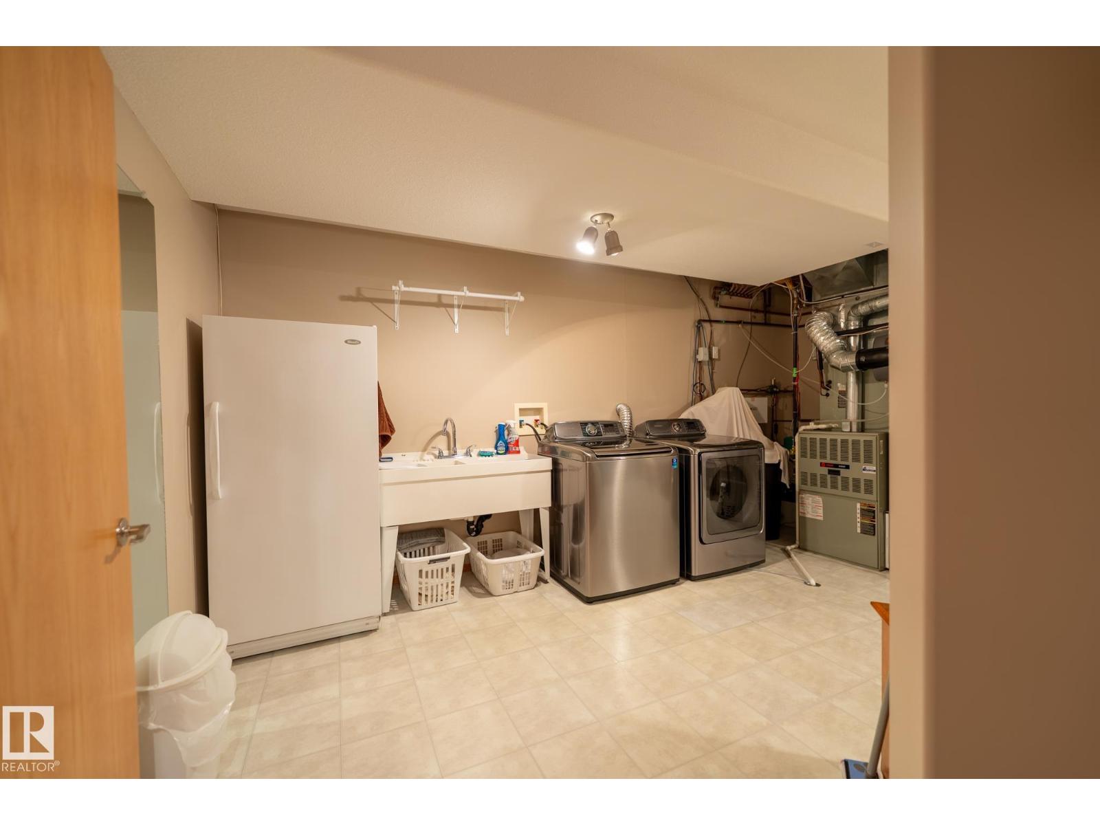7707 166 AV NW - 57