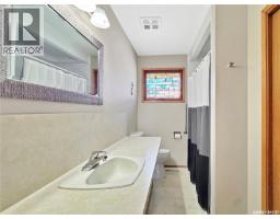 3pc Bathroom - 316 2 Street E, Wilkie, SK S0K4W0 Photo 9