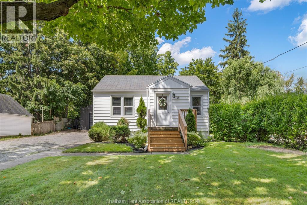 18 CATHCART Street East, Ridgetown, Ontario, N0P2C0, Ridgetown, Ontario — photo 1 of 5