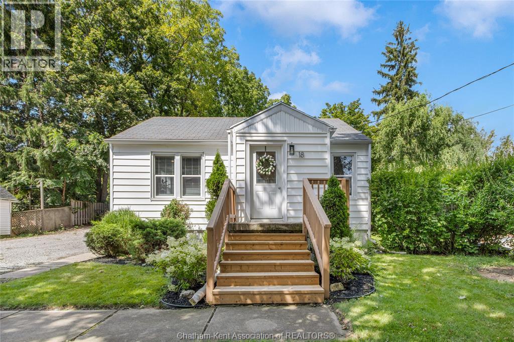 18 CATHCART Street East, Ridgetown, Ontario, N0P2C0, Ridgetown, Ontario — photo 2 of 5