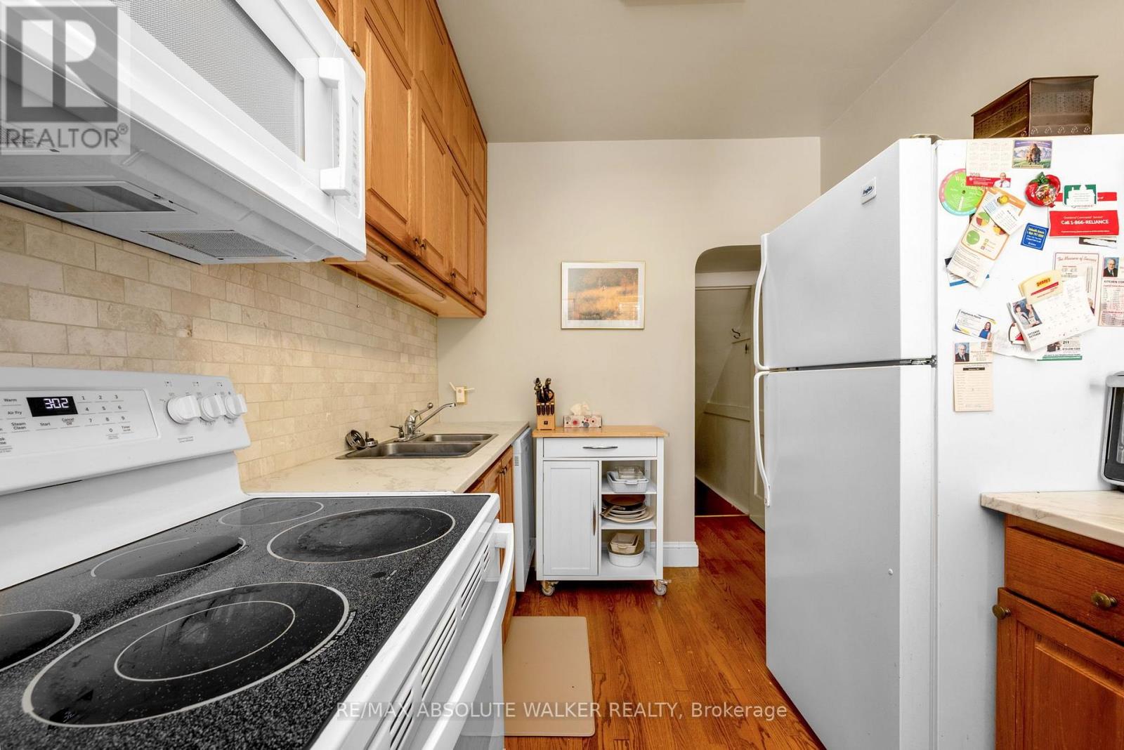 3 Bed, 2 Bath House for Sale in Ottawa – 425 BESSERER STREET, Ottawa – MLS# X13740634 - Image 15