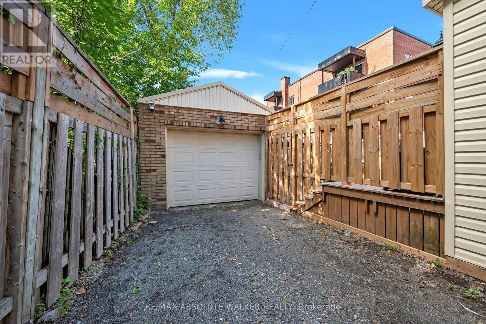 3 Bed, 2 Bath House for Sale in Ottawa – 425 BESSERER STREET, Ottawa – MLS# X13740634 - Image 38