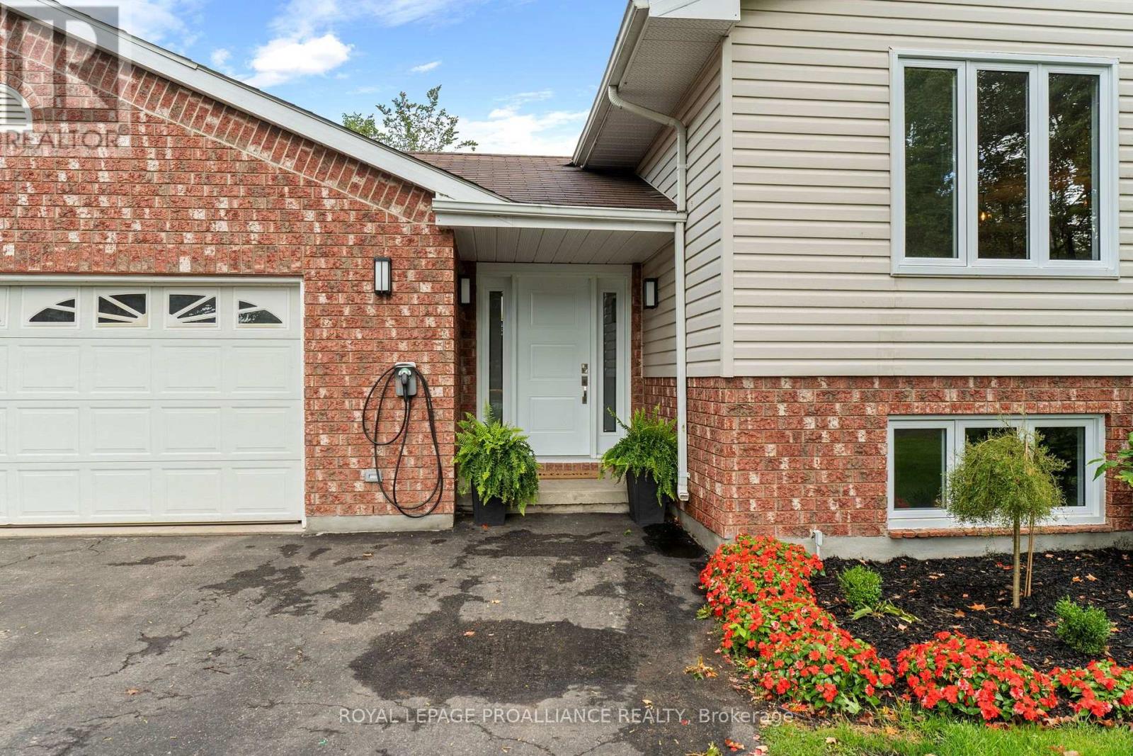 18 East Townline Road, Front of Yonge, Ontario, K0E1R0, Front of Yonge, Ontario — photo 3 of 5