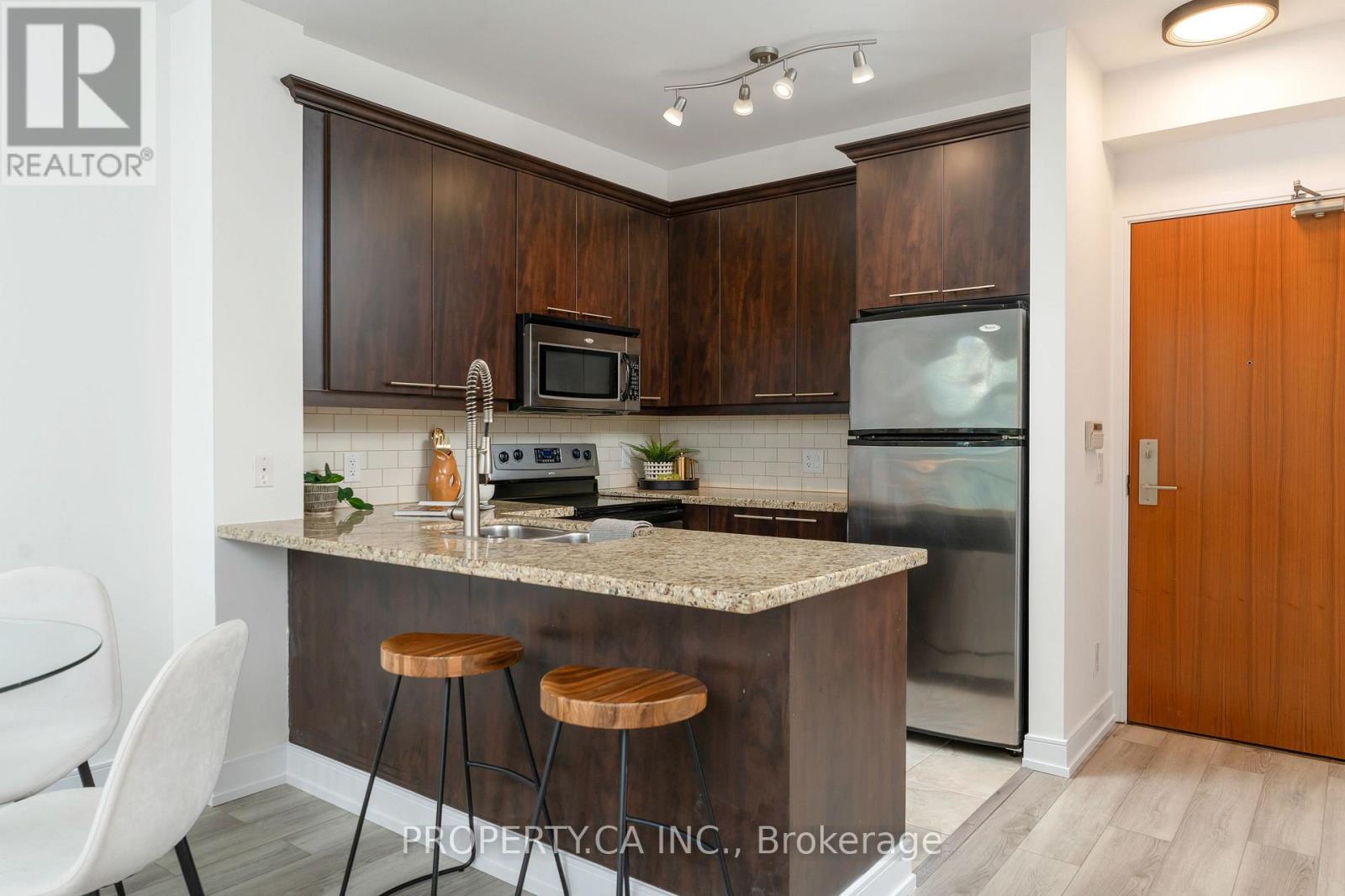 #1004 88 BROADWAY AVENUE - 6