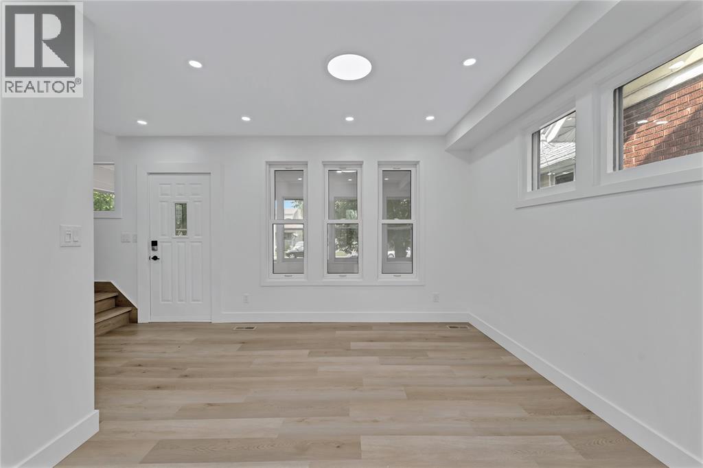 1245 GILES BOULEVARD East, Windsor — photo 9