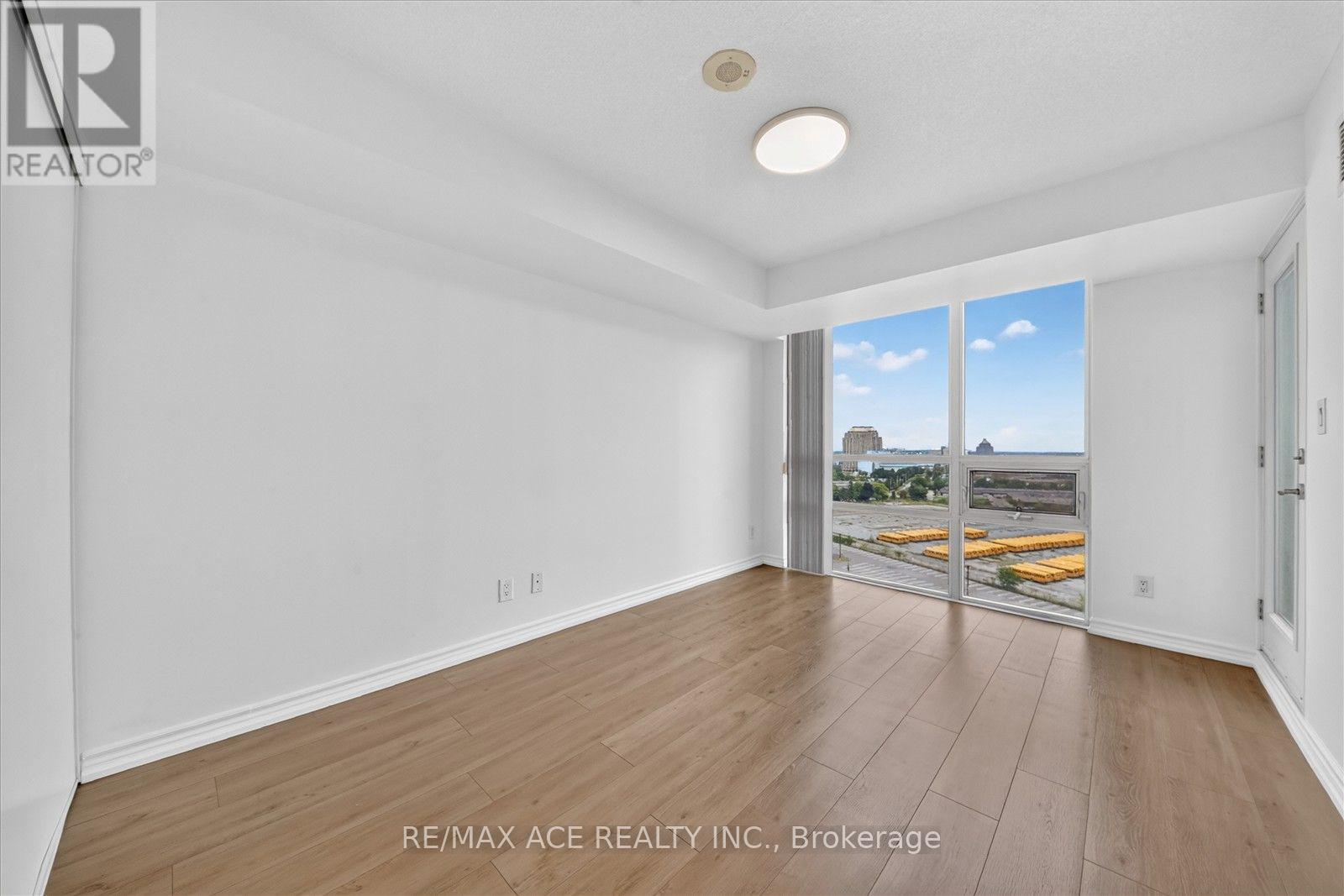 #1606 88 GRANGEWAY AVENUE - 23