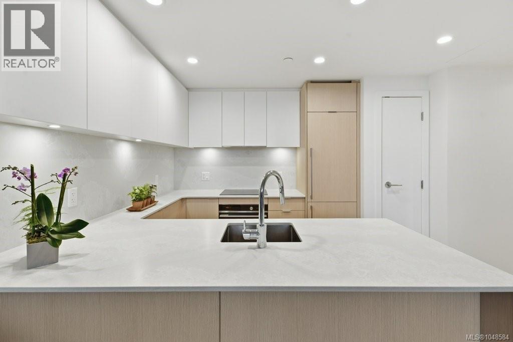 606 1100 Yates Street, Victoria