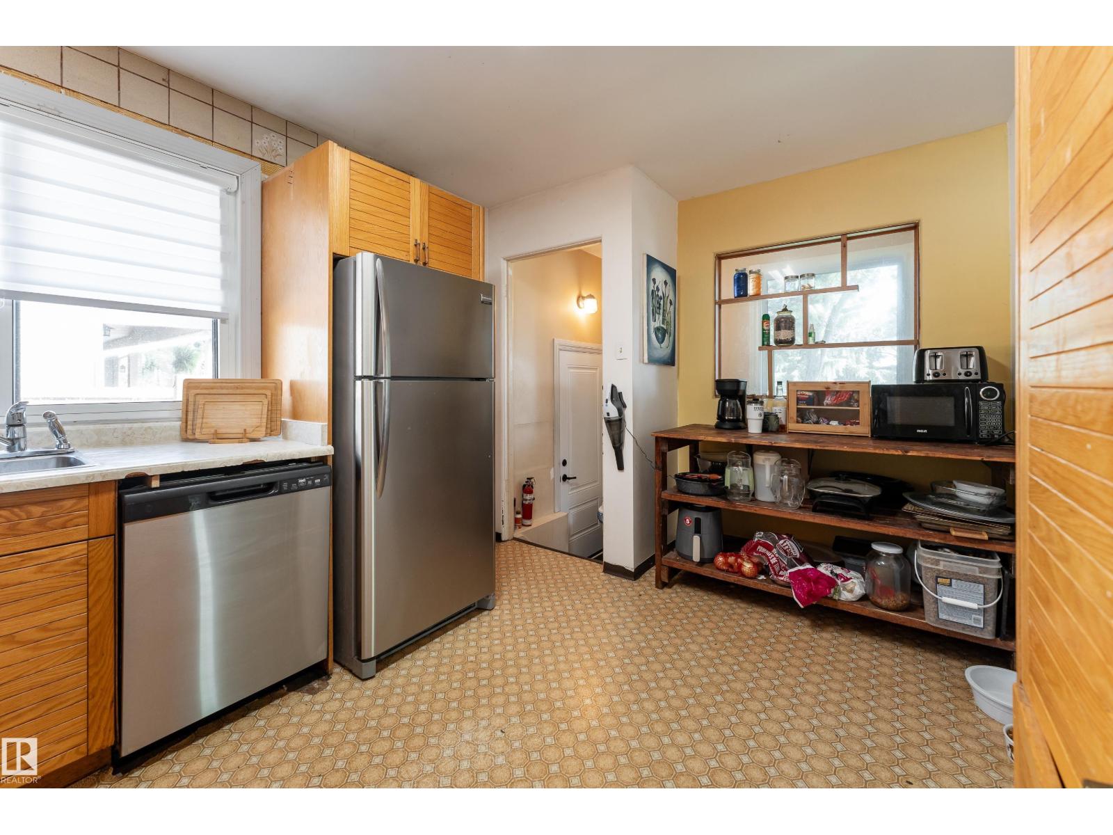 14906 76 AV NW - 12