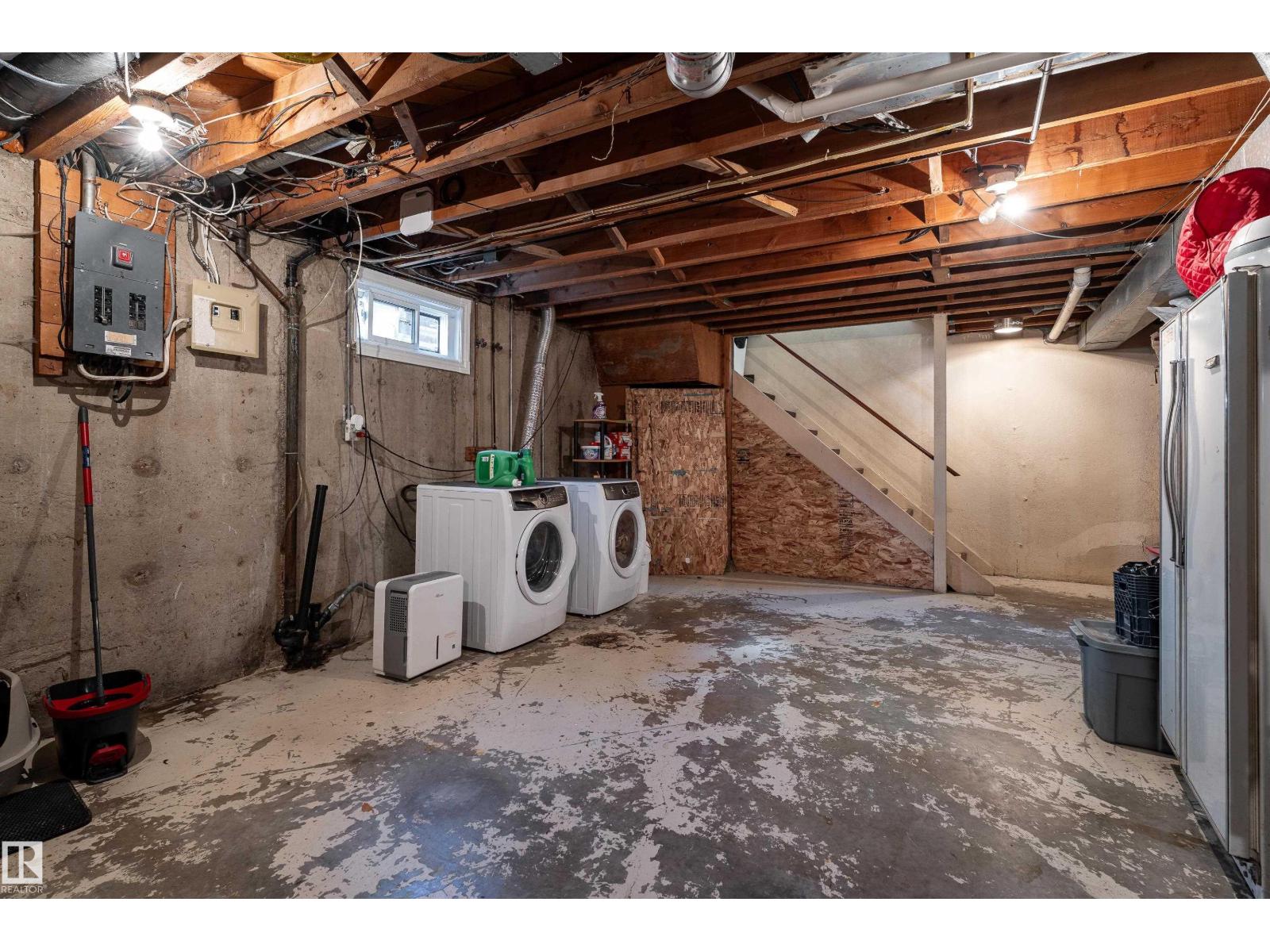 14906 76 AV NW - 25