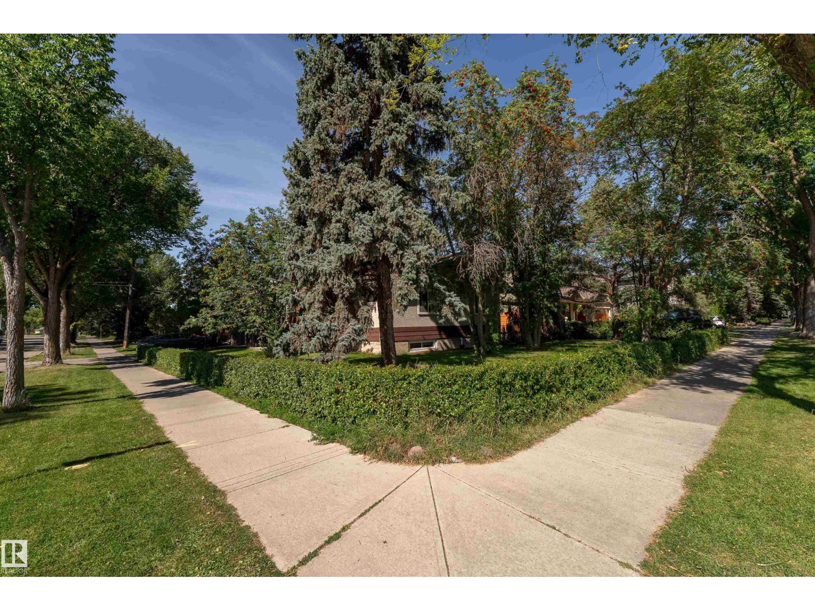 14906 76 AV NW - 32