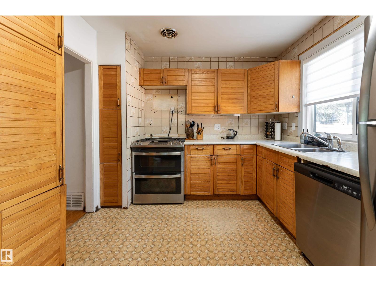 14906 76 AV NW - 9