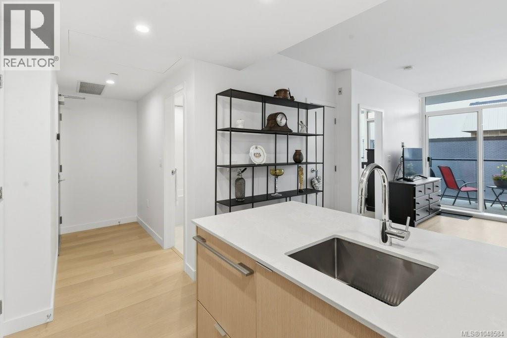 606 1100 Yates Street, Victoria