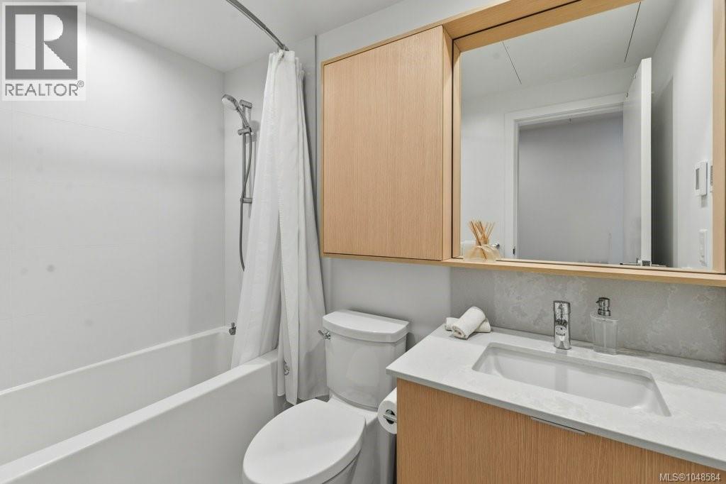 606 1100 Yates Street, Victoria