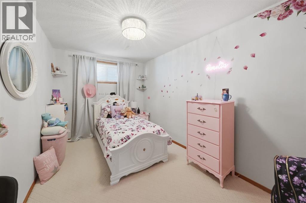 Listing photo – 112 Ammeter Close, Red Deer