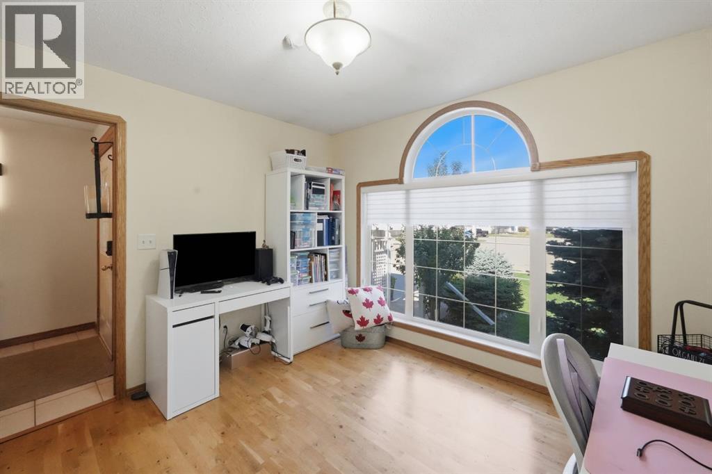 Listing photo – 112 Ammeter Close, Red Deer