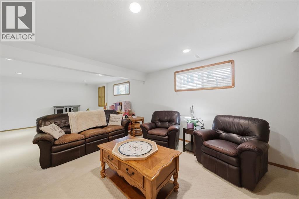 Listing photo – 112 Ammeter Close, Red Deer