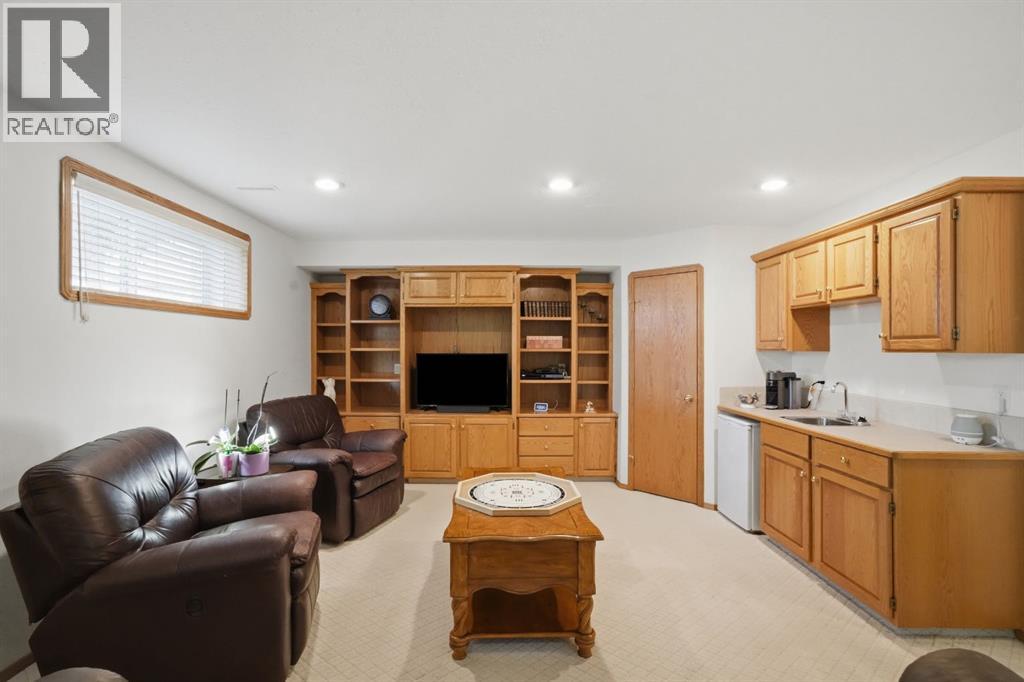 Listing photo – 112 Ammeter Close, Red Deer
