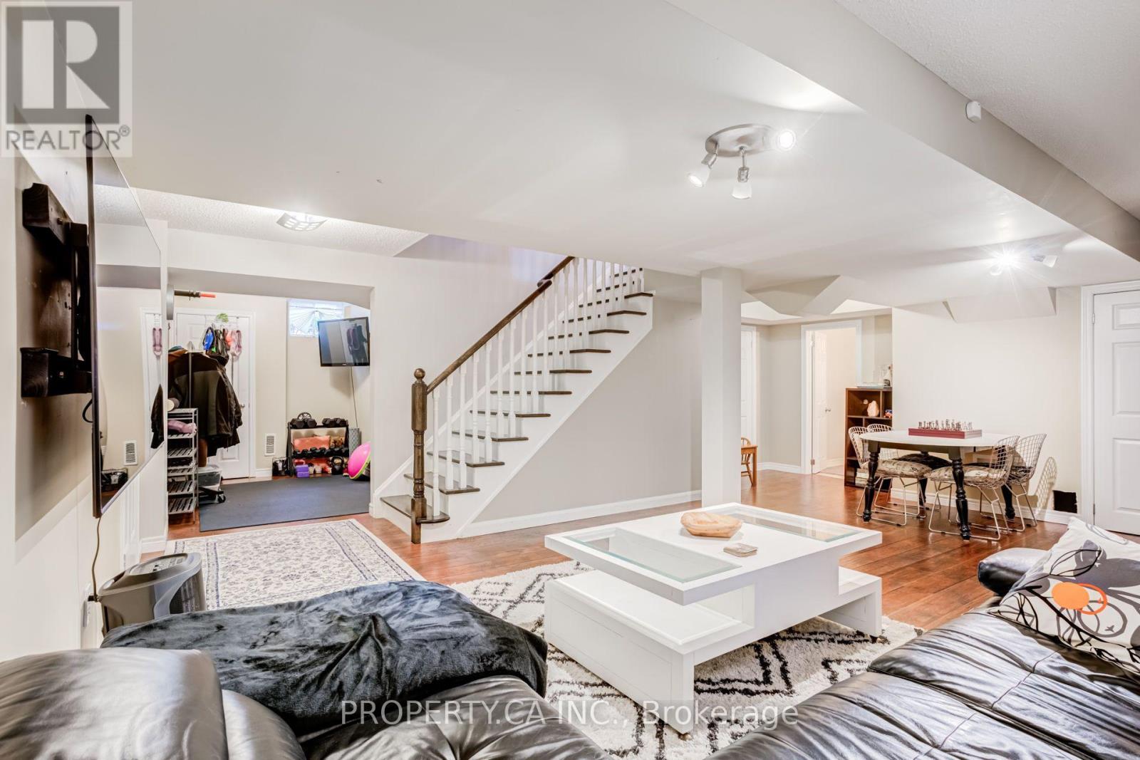 33 BETONY DRIVE - 34