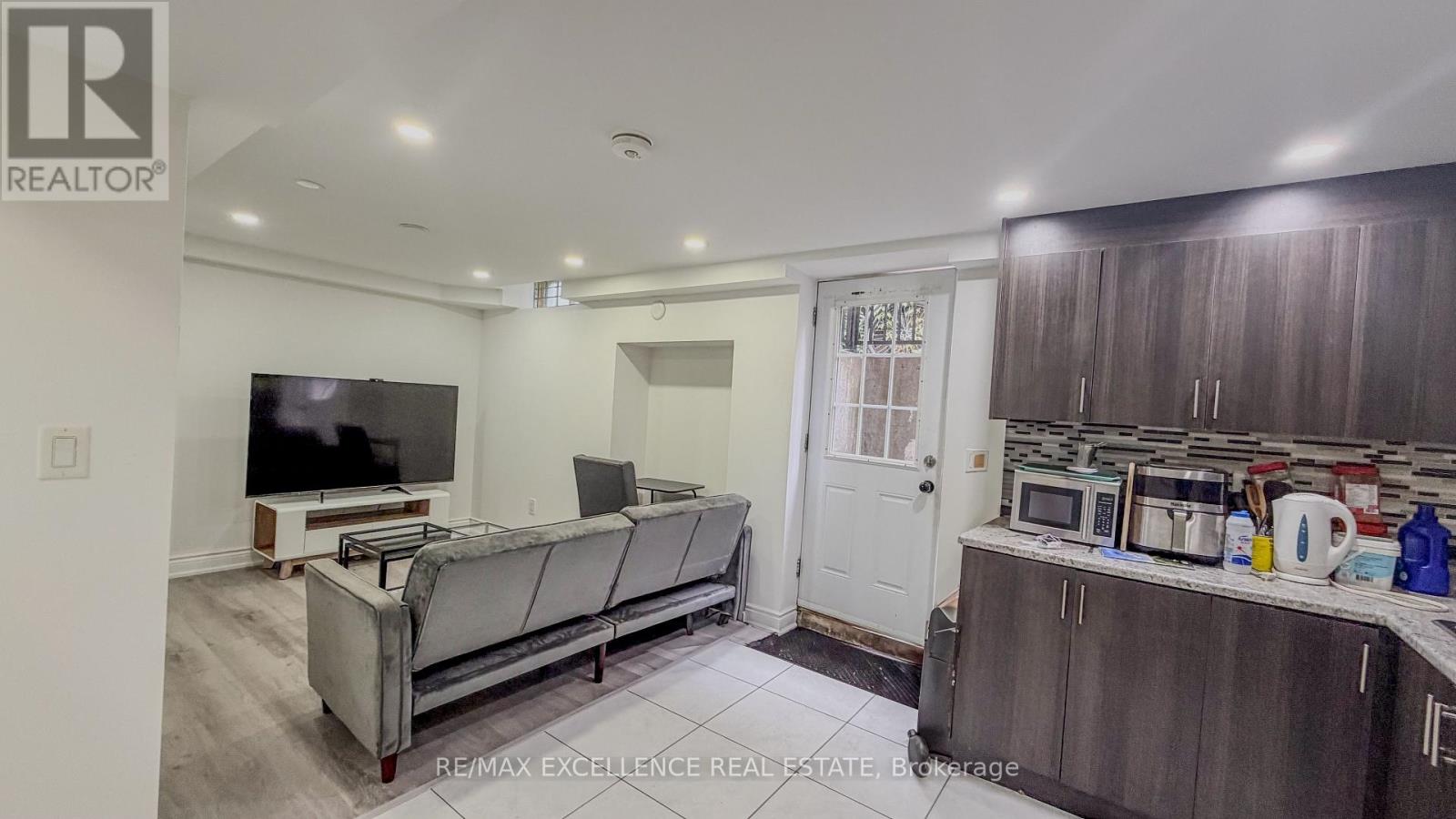 303 HICKORY CIRCLE - Image 27