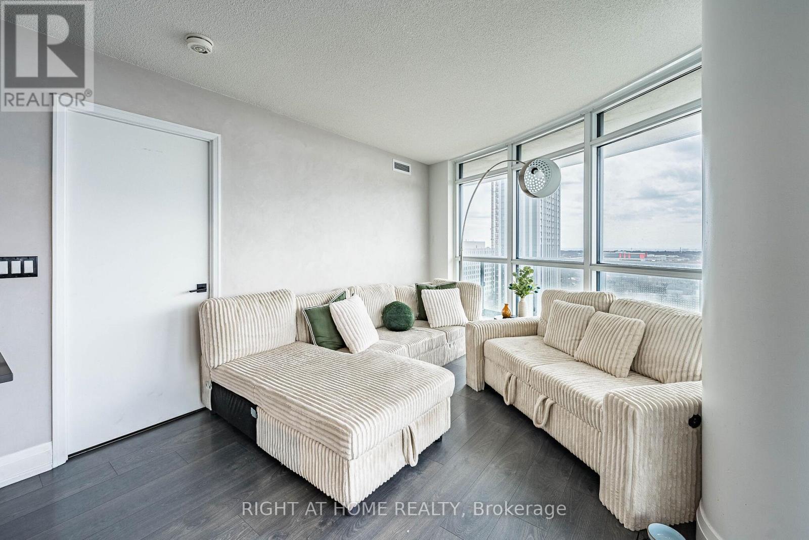 #1309 30 GIBBS ROAD - 14