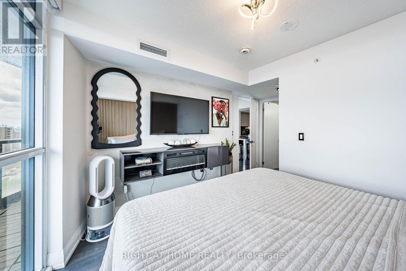 #1309 30 GIBBS ROAD - 22