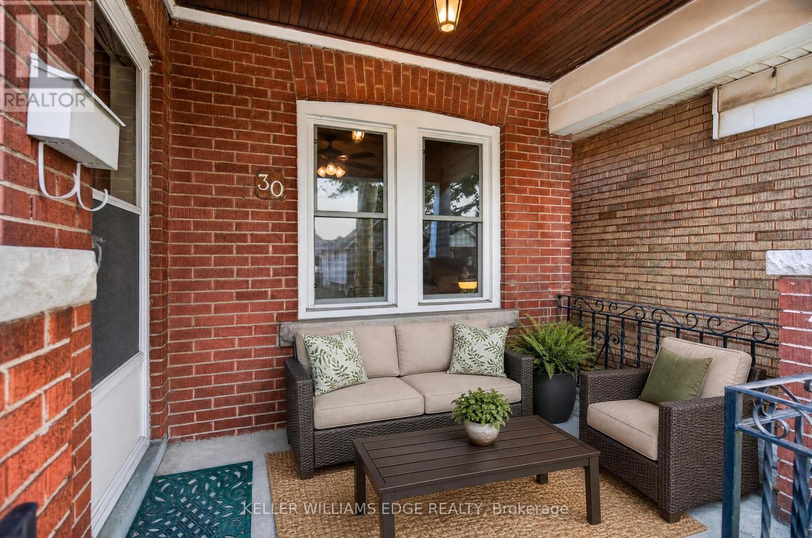 30 Barons Avenue North, Hamilton (Homeside), Ontario, L8H5A2, Hamilton (Homeside), Ontario — photo 4 of 5
