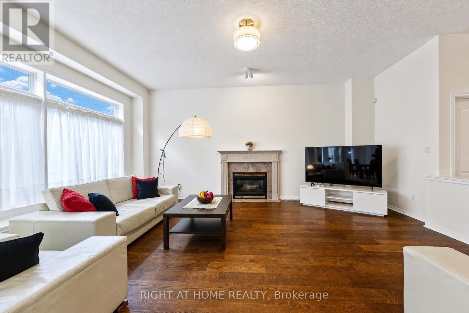 27 THOROUGHBRED BOULEVARD - Image 17