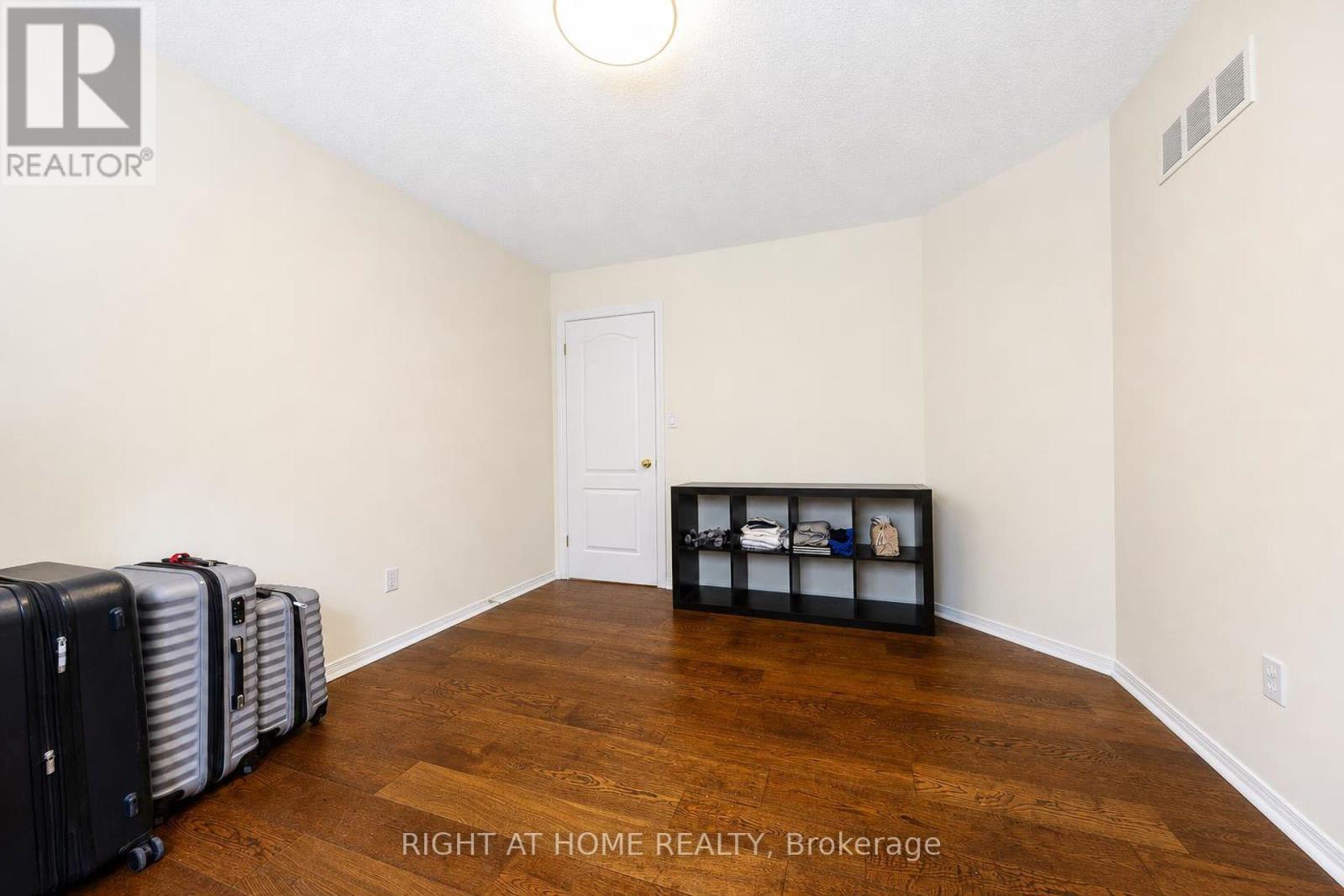 27 THOROUGHBRED BOULEVARD - Image 28