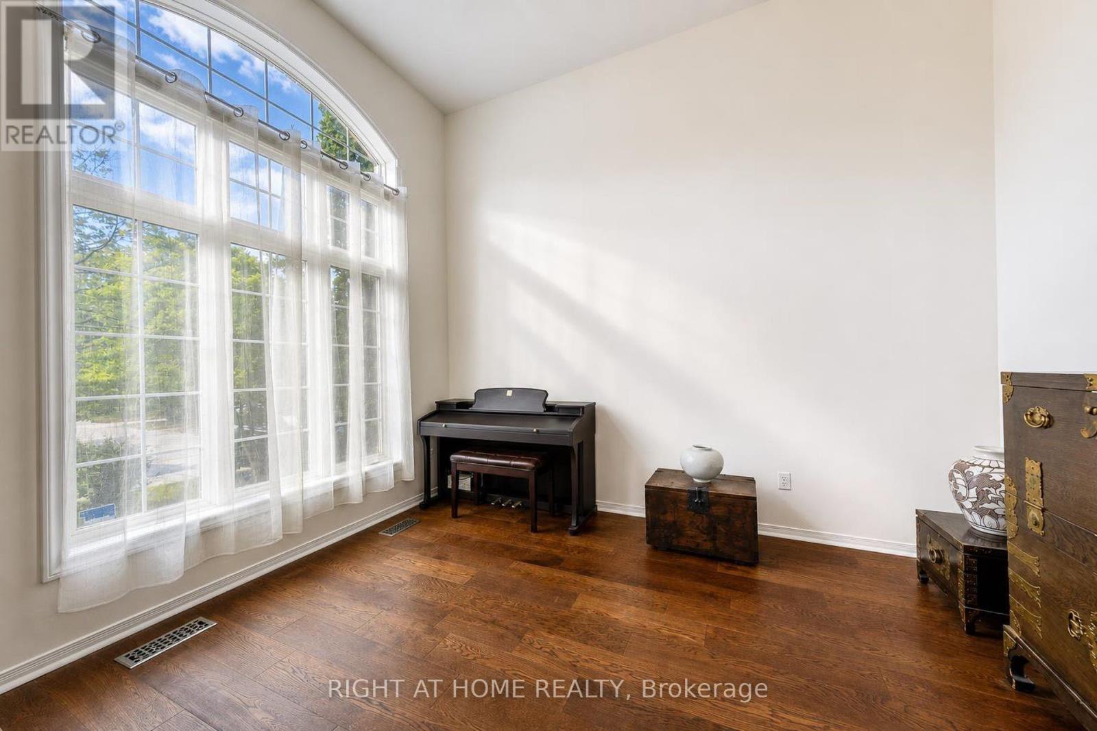 27 THOROUGHBRED BOULEVARD - Image 3