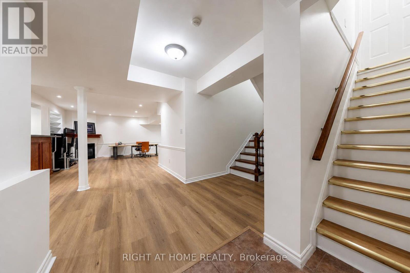 27 THOROUGHBRED BOULEVARD - Image 41